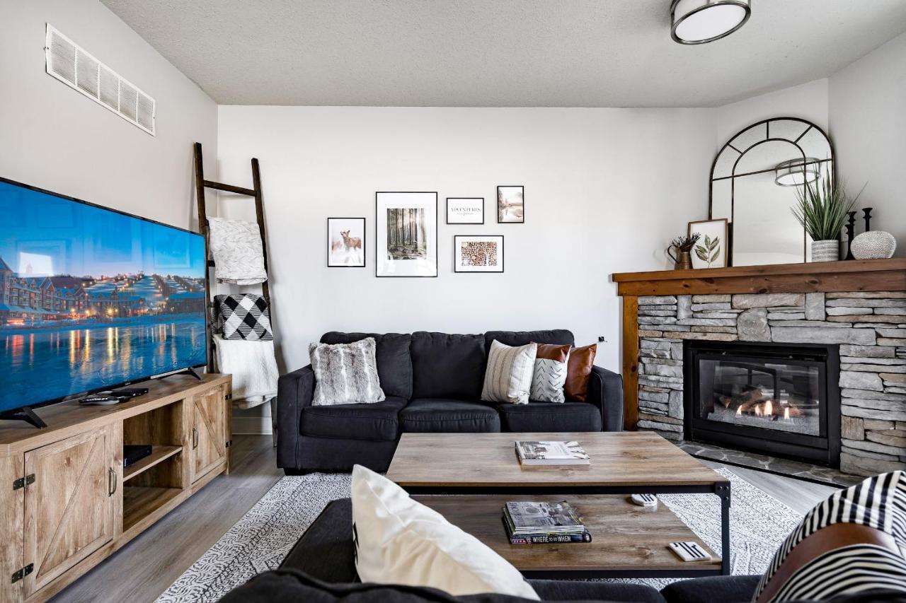 Beautiful & Bright 3 Bed Townhome Near Village