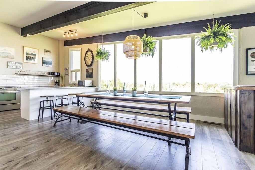 Mountain View-backyard-air-conditioning-bbq-15mins Walk Blue Mountain Village * Blue Mountains