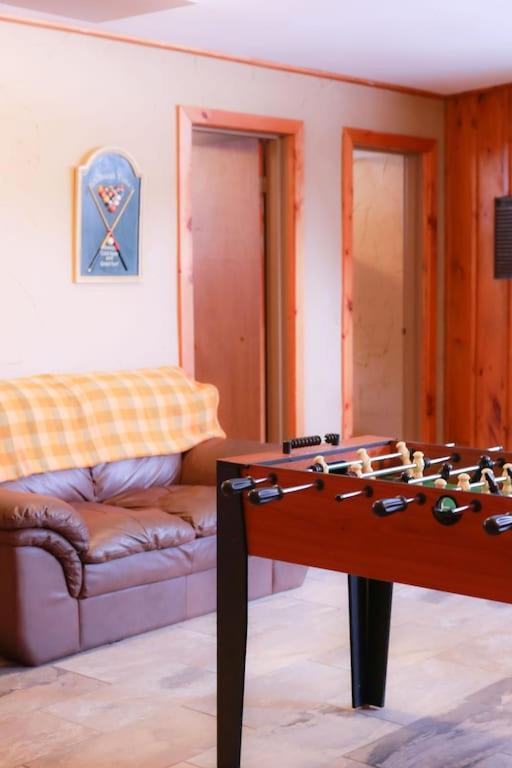 Mountain View-backyard-air-conditioning-bbq-15mins Walk Blue Mountain Village Chalet