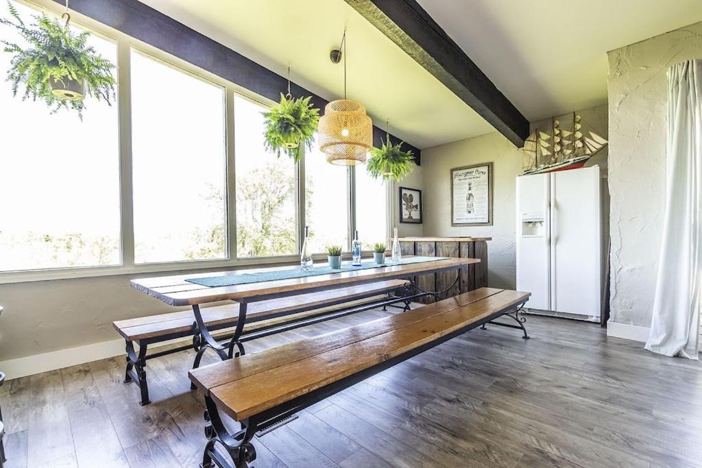 Chalet Mountain View-backyard-air-conditioning-bbq-15mins Walk Blue Mountain Village *