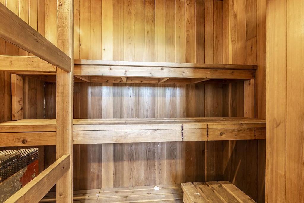Chalet Mountain View-backyard-air-conditioning-bbq-15mins Walk Blue Mountain Village Blue Mountains