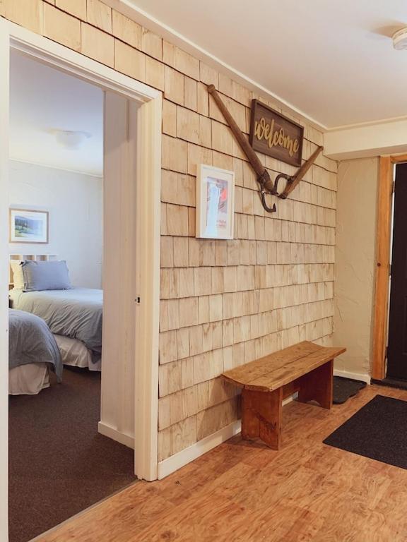Mountain View-backyard-air-conditioning-bbq-15mins Walk Blue Mountain Village * Blue Mountains