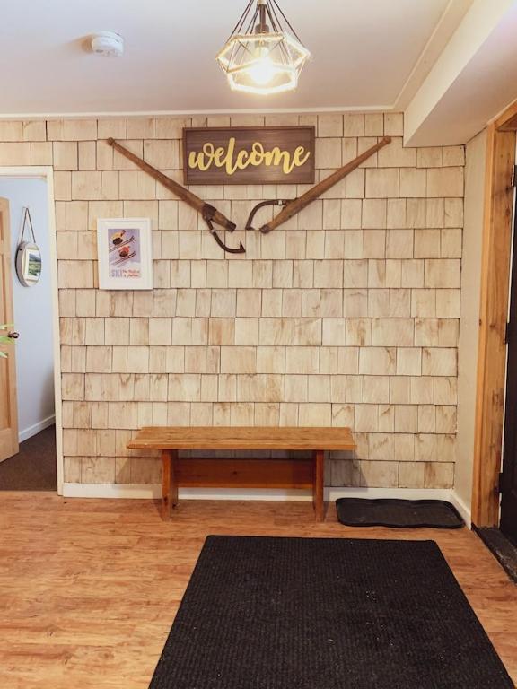 Chalet Mountain View-backyard-air-conditioning-bbq-15mins Walk Blue Mountain Village *
