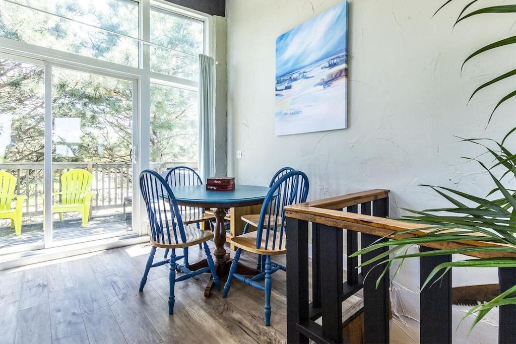 Mountain View-backyard-air-conditioning-bbq-15mins Walk Blue Mountain Village Chalet *