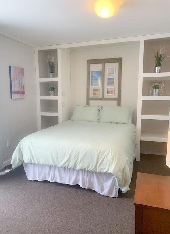 Mountain View-backyard-air-conditioning-bbq-15mins Walk Blue Mountain Village Chalet Blue Mountains