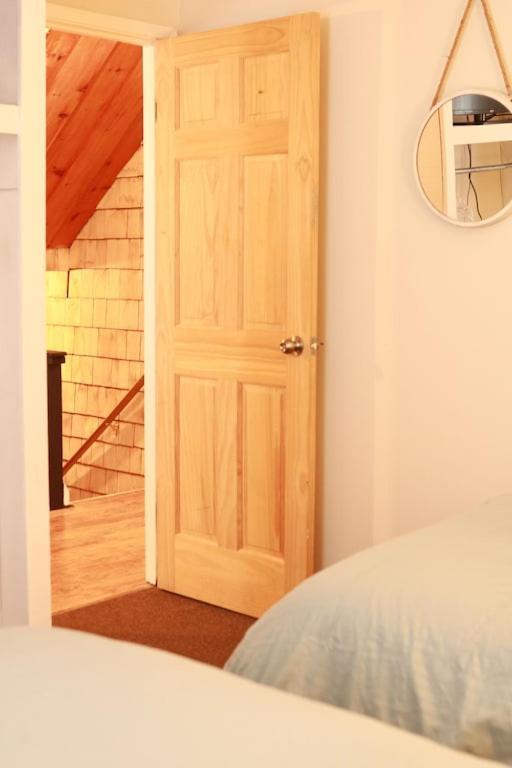 Chalet Mountain View-backyard-air-conditioning-bbq-15mins Walk Blue Mountain Village Blue Mountains