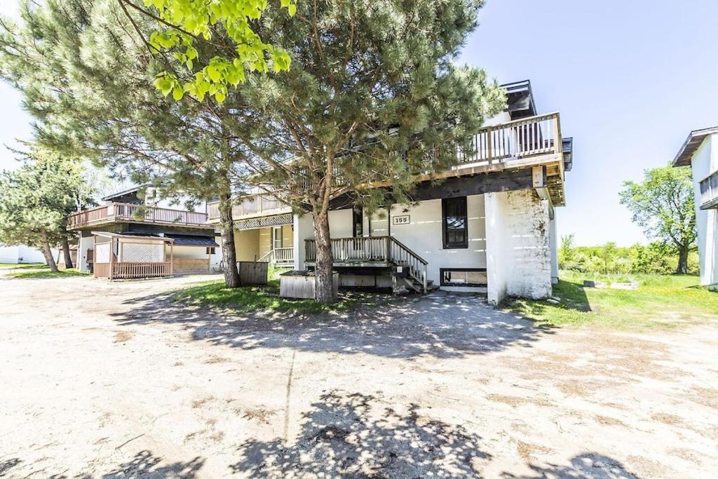 Mountain View-backyard-air-conditioning-bbq-15mins Walk Blue Mountain Village Chalet *