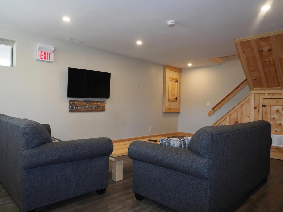 Gateside 6 Bedroom Hot Tub Near Village Chalet *