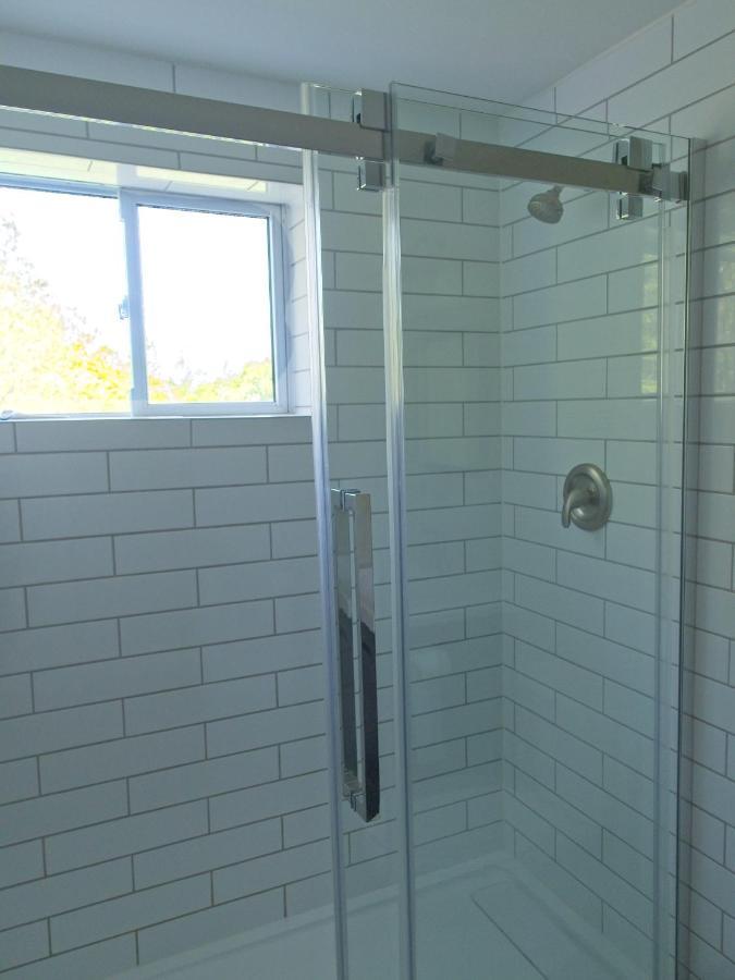 Gateside Modern Rustic 6-bedroom With Hot Tub, Near The Village *