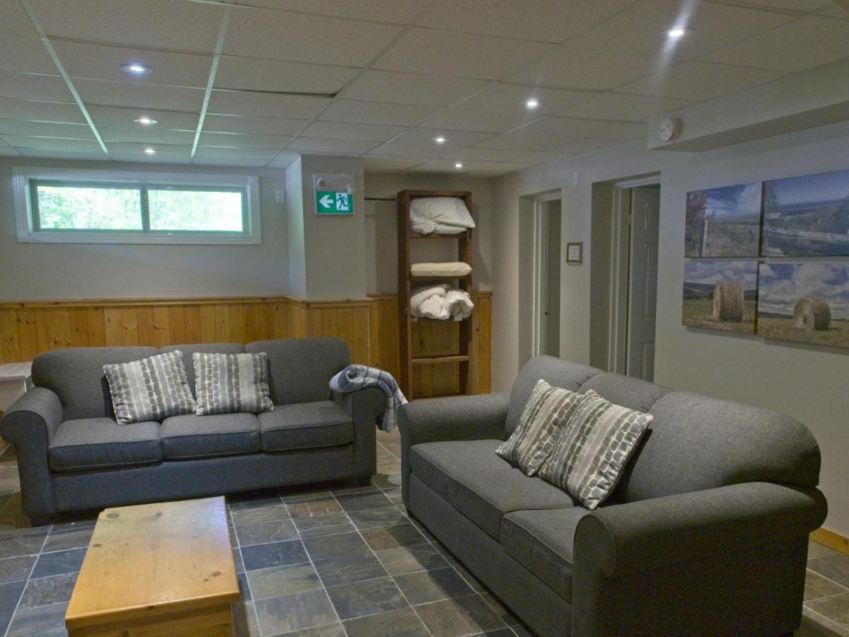 Gateside Modern Rustic 6-bedroom With Hot Tub, Near The Village Chalet