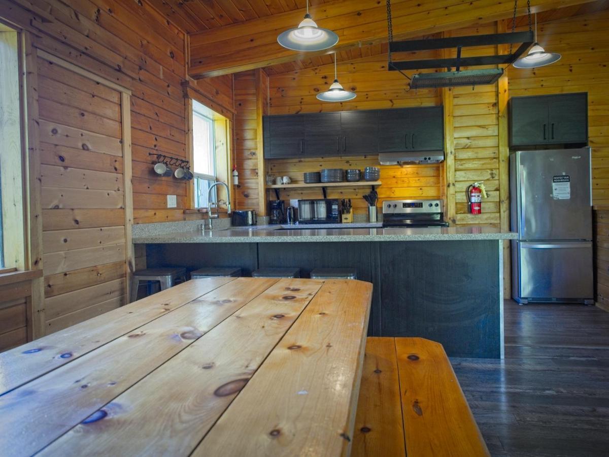 Gateside Modern Rustic 6-bedroom With Hot Tub, Near The Village Chalet Blue Mountains