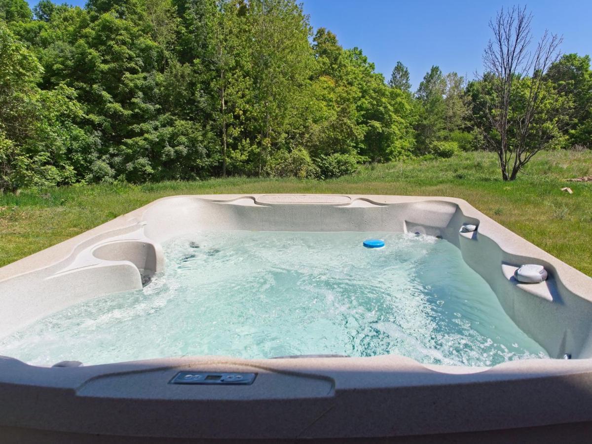 Gateside Modern Rustic 6-bedroom With Hot Tub, Near The Village * Blue Mountains