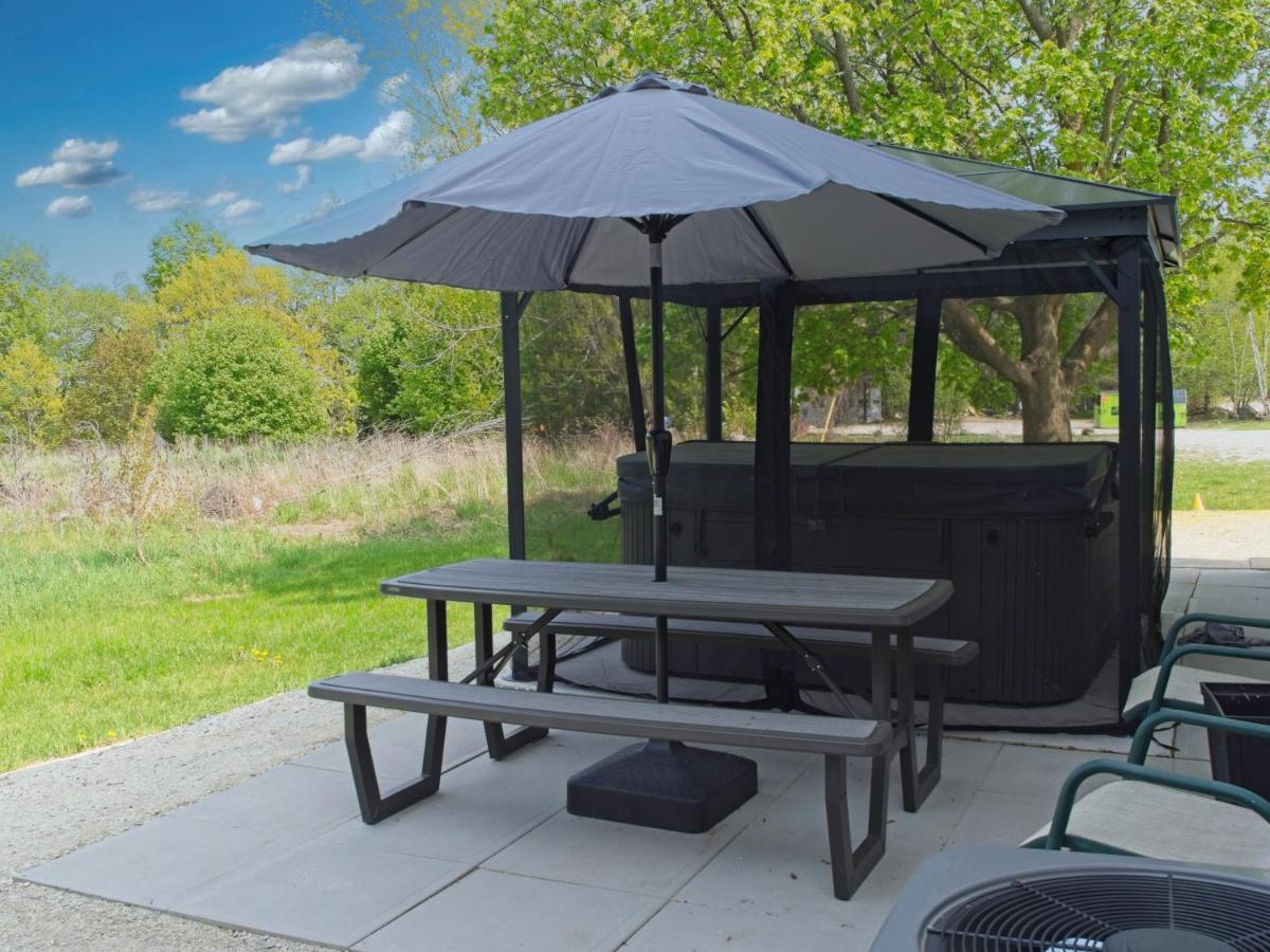 Gateside Expansive 6 Bedroom Hot Tub Near Village Blue Mountain Chalet *