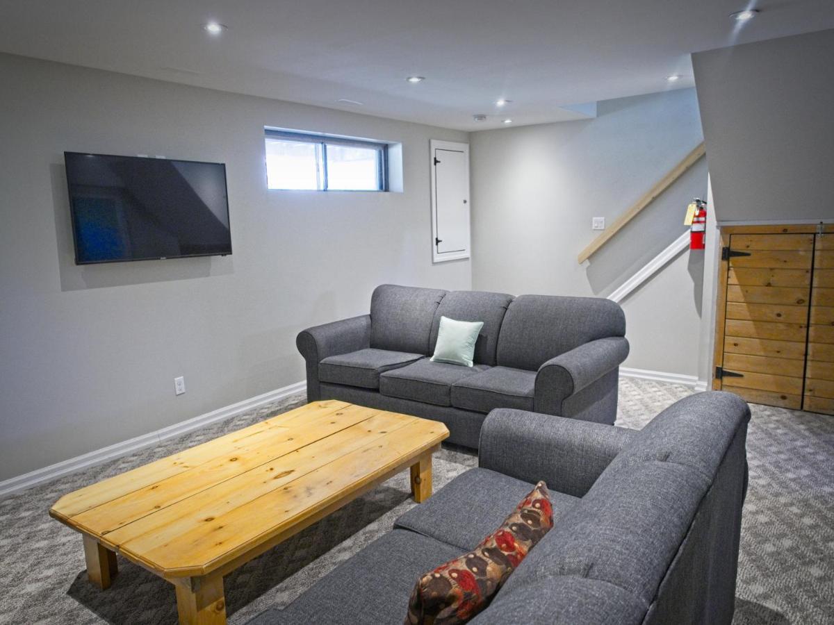 Gateside Expansive 6 Bedroom Hot Tub Near Village Blue Mountain Chalet Blue Mountains