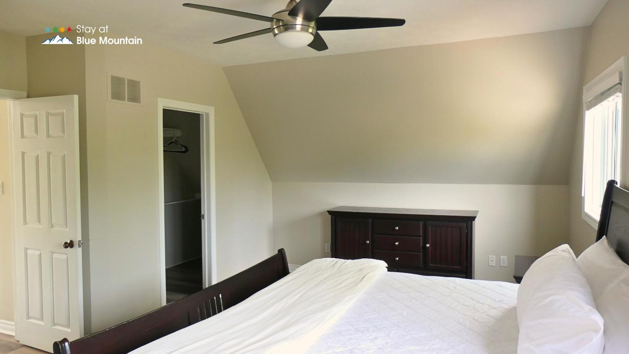 5 Bedrooms, Mountain Views, Steps From Blue Mountain Village, Hot Tub, Bbq * Blue Mountains