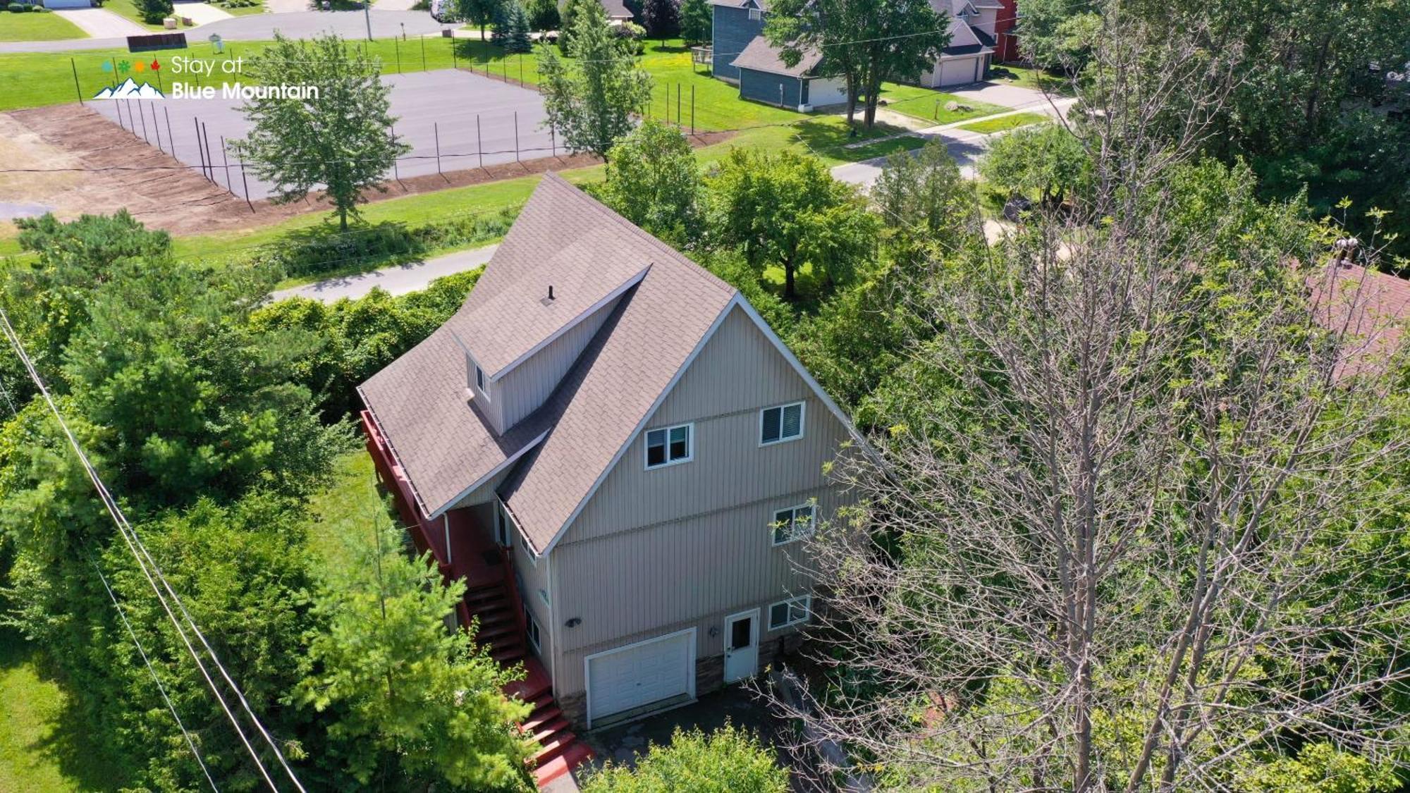 Chalet 5 Bedrooms, Mountain Views, Steps From Blue Mountain Village, Hot Tub, Bbq