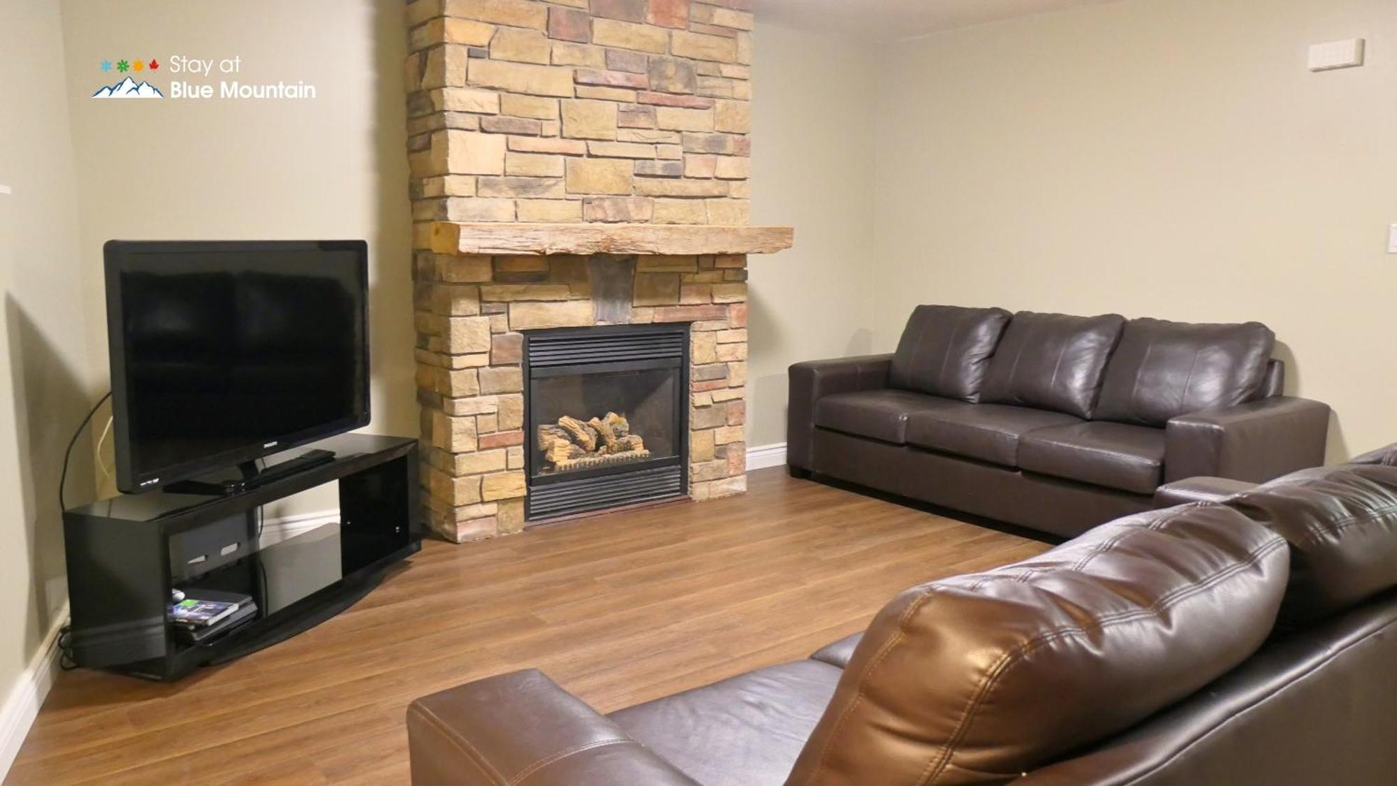 5 Bedrooms, Mountain Views, Steps From Blue Mountain Village, Hot Tub, Bbq Chalet Blue Mountains