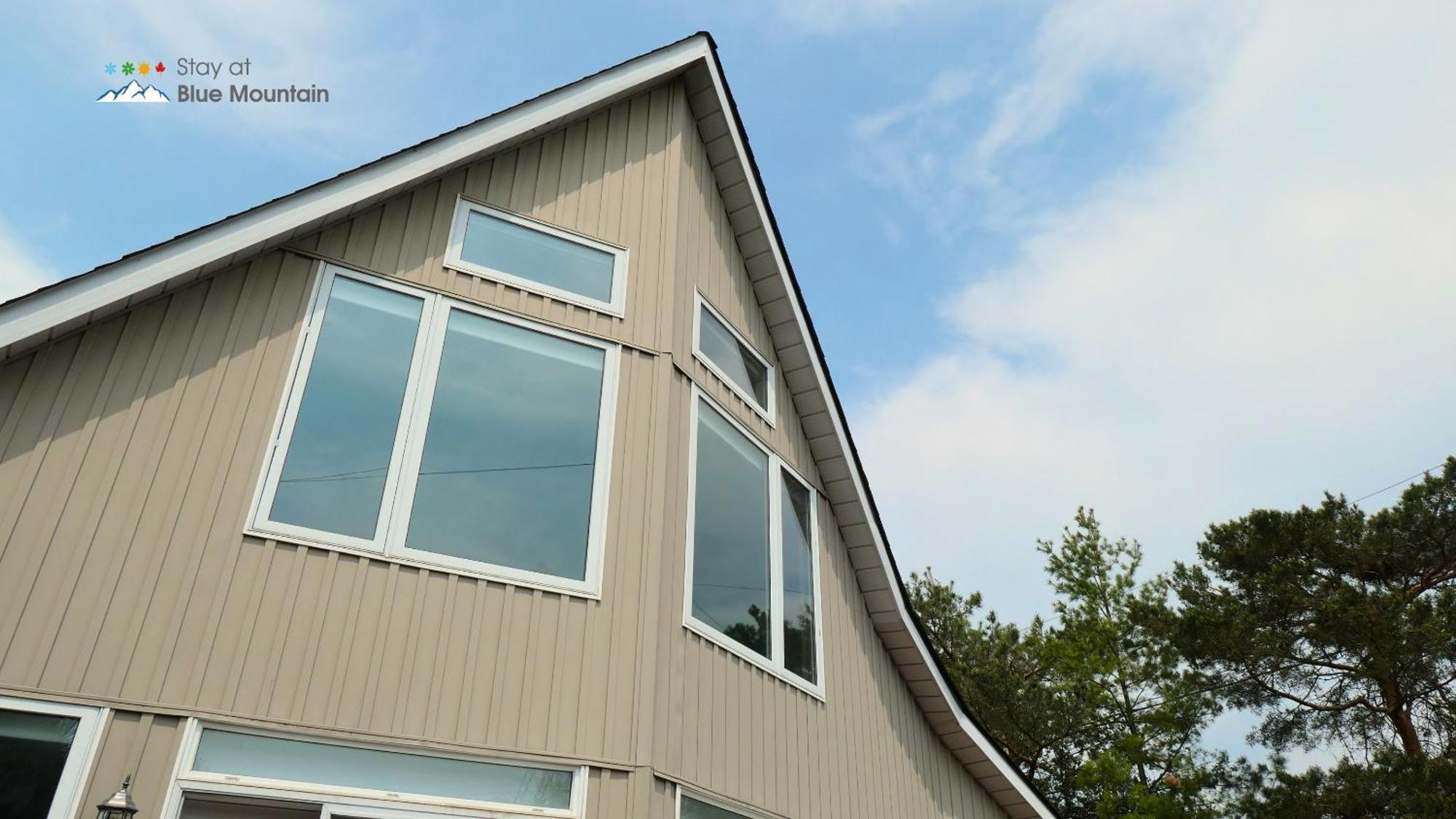 5 Bedrooms, Mountain Views, Steps From Blue Mountain Village, Hot Tub, Bbq Blue Mountains