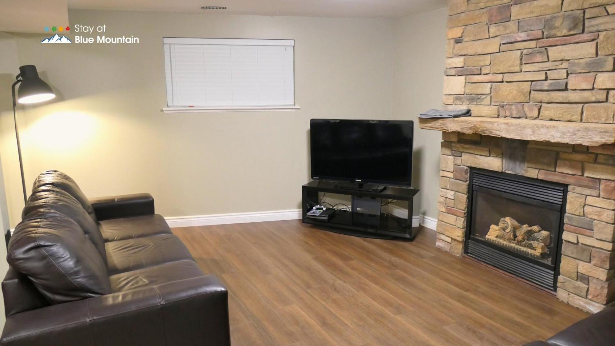 Chalet 5 Bedrooms, Mountain Views, Steps From Blue Mountain Village, Hot Tub, Bbq