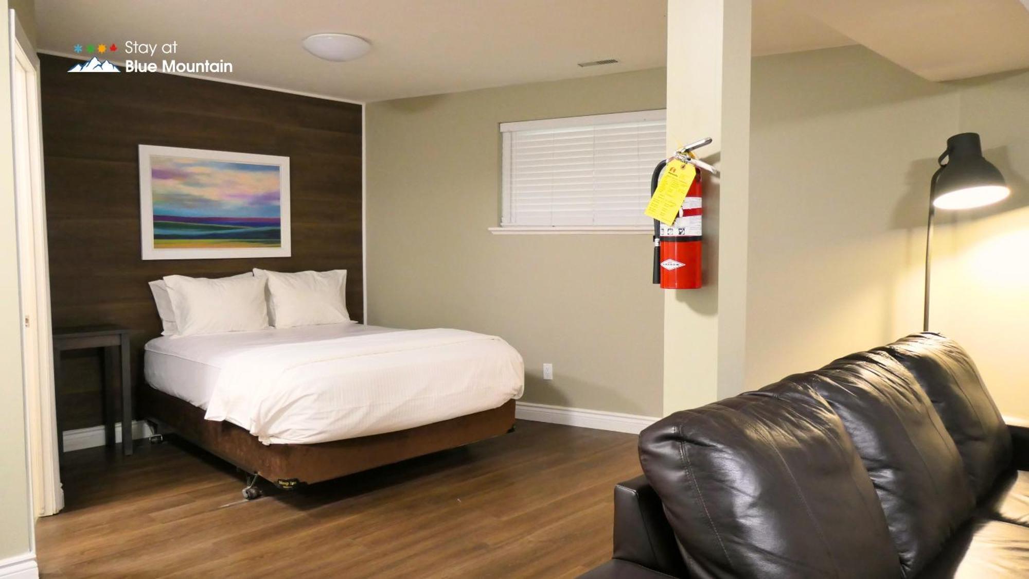 5 Bedrooms, Mountain Views, Steps From Blue Mountain Village, Hot Tub, Bbq Chalet
