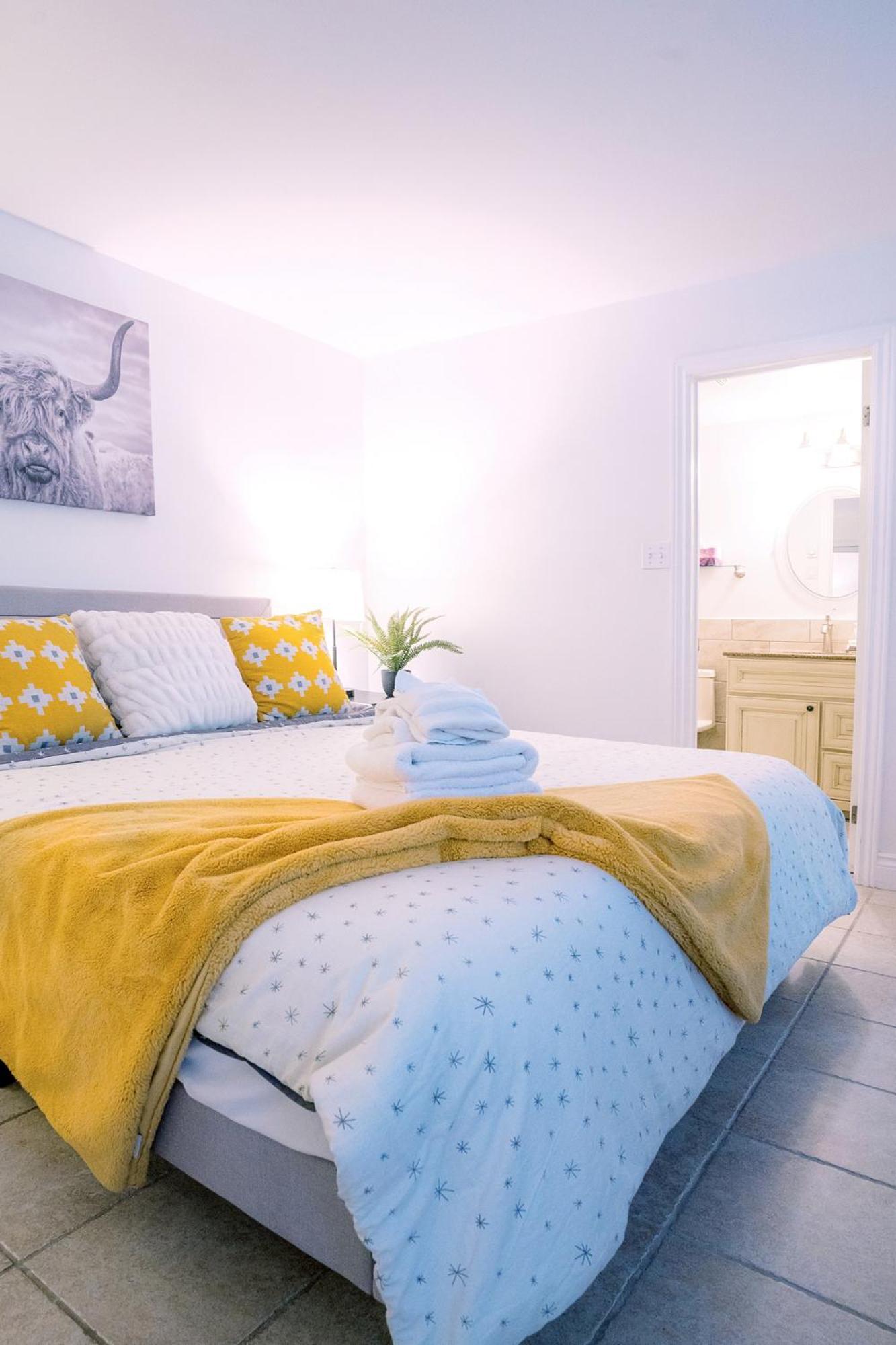 Apartment Trendy Blue Mountain Studio - King Bed, Free Coffee *