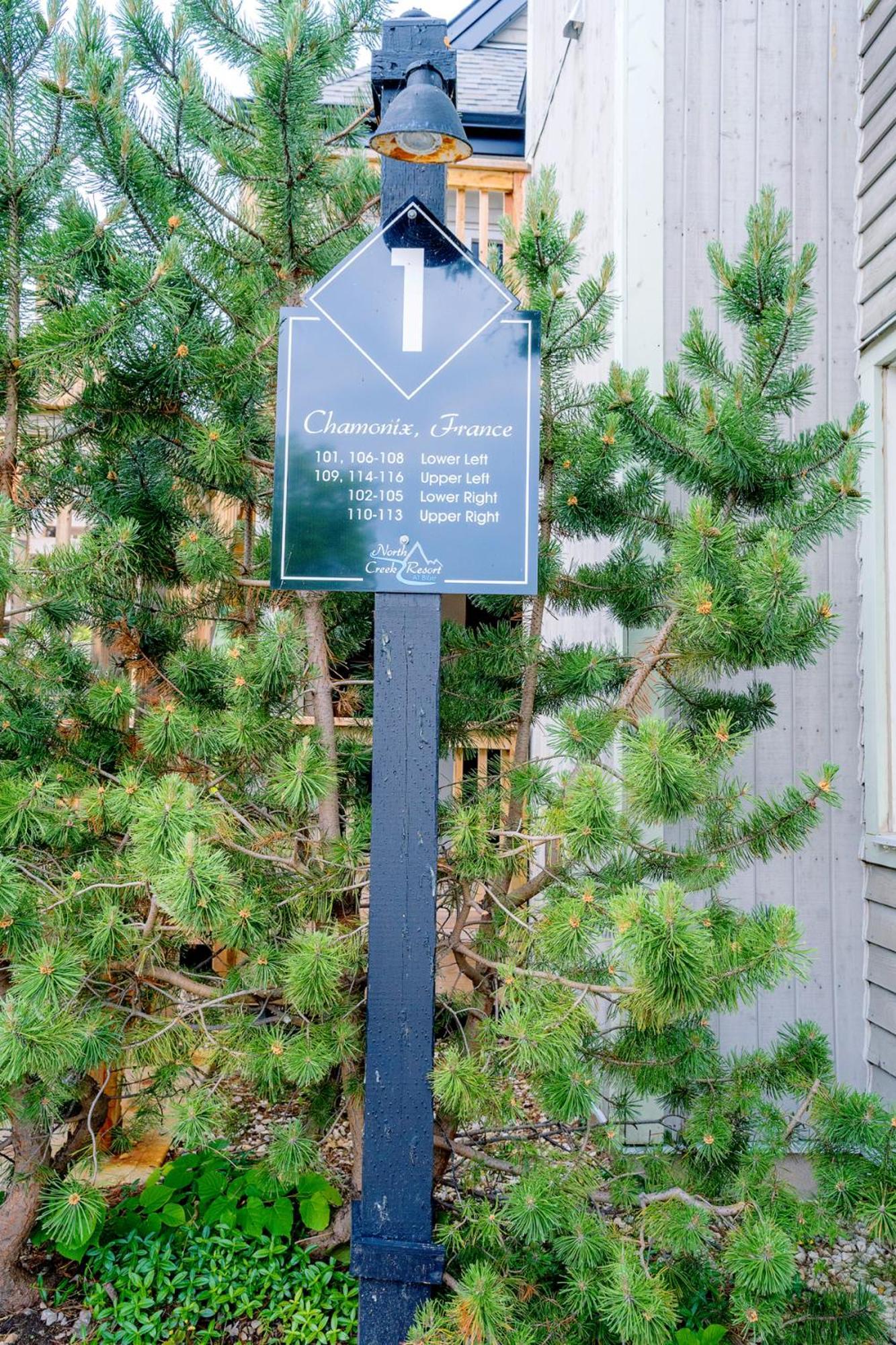 Trendy Blue Mountain Studio - King Bed, Free Coffee Apartment *