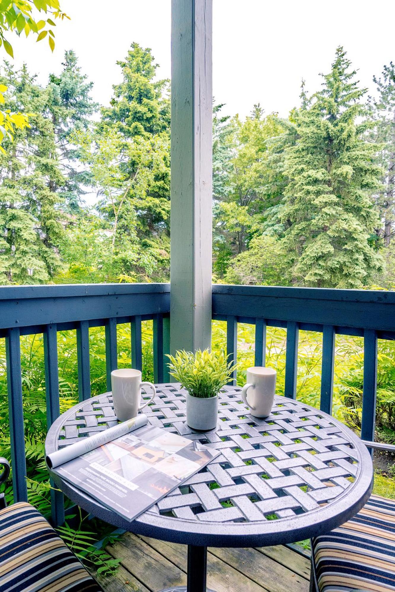 Trendy Blue Mountain Studio - King Bed, Free Coffee *