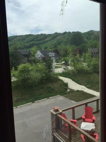 Blue Mountain-luxurious Blueski George Chalet, Hot Tub, Pool, Gas Fireplace Chalet *