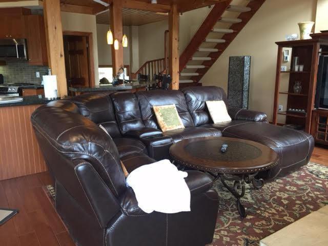 Chalet Blue Mountain-luxurious Blueski George Chalet, Hot Tub, Pool, Gas Fireplace Blue Mountains