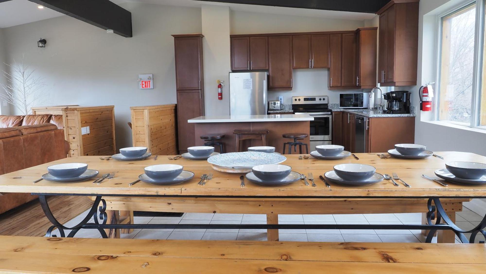 Gateside Expansive 6 Bedroom Hot Tub Near Village Blue Mountain * Blue Mountains
