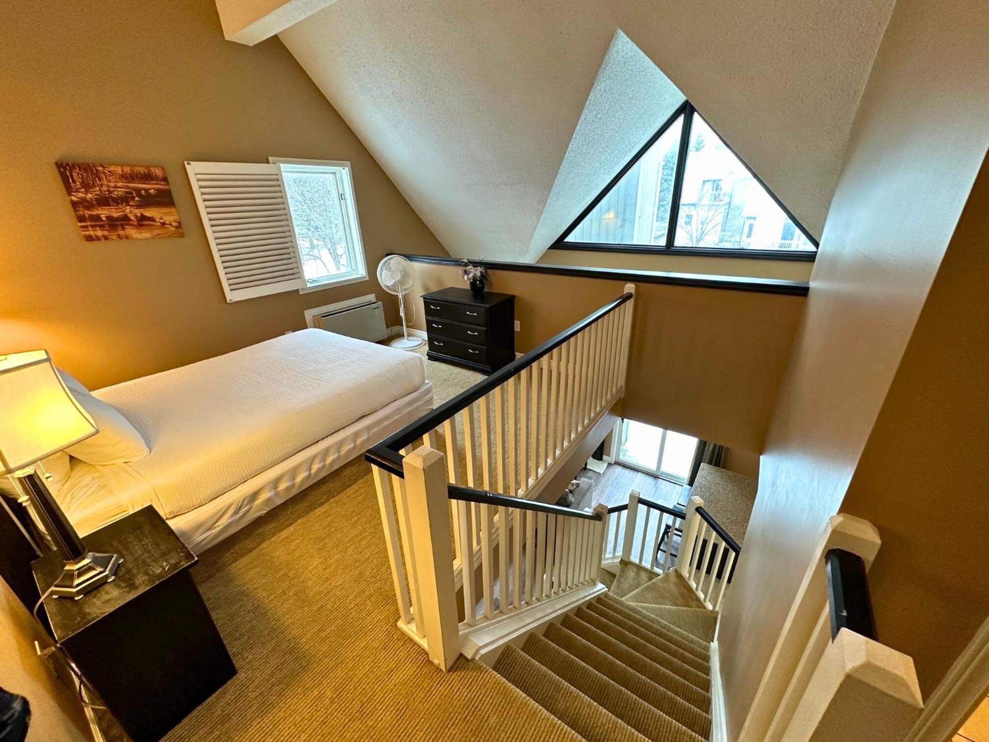 Mountain Loft With Pool And Hot Tub Holiday home