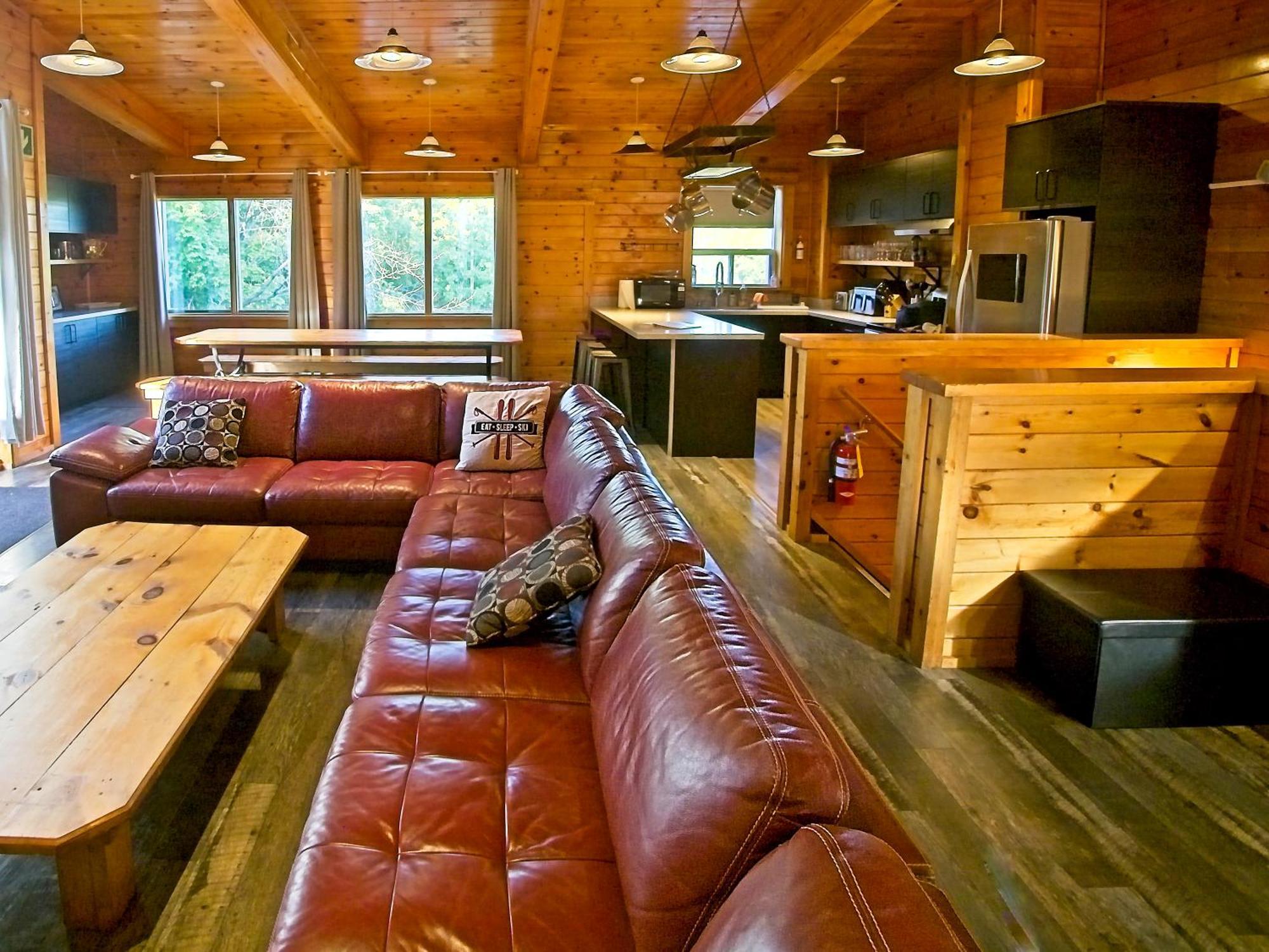 Gateside Modern Rustic 6-bedroom With Hot Tub, Near The Village Chalet Blue Mountains