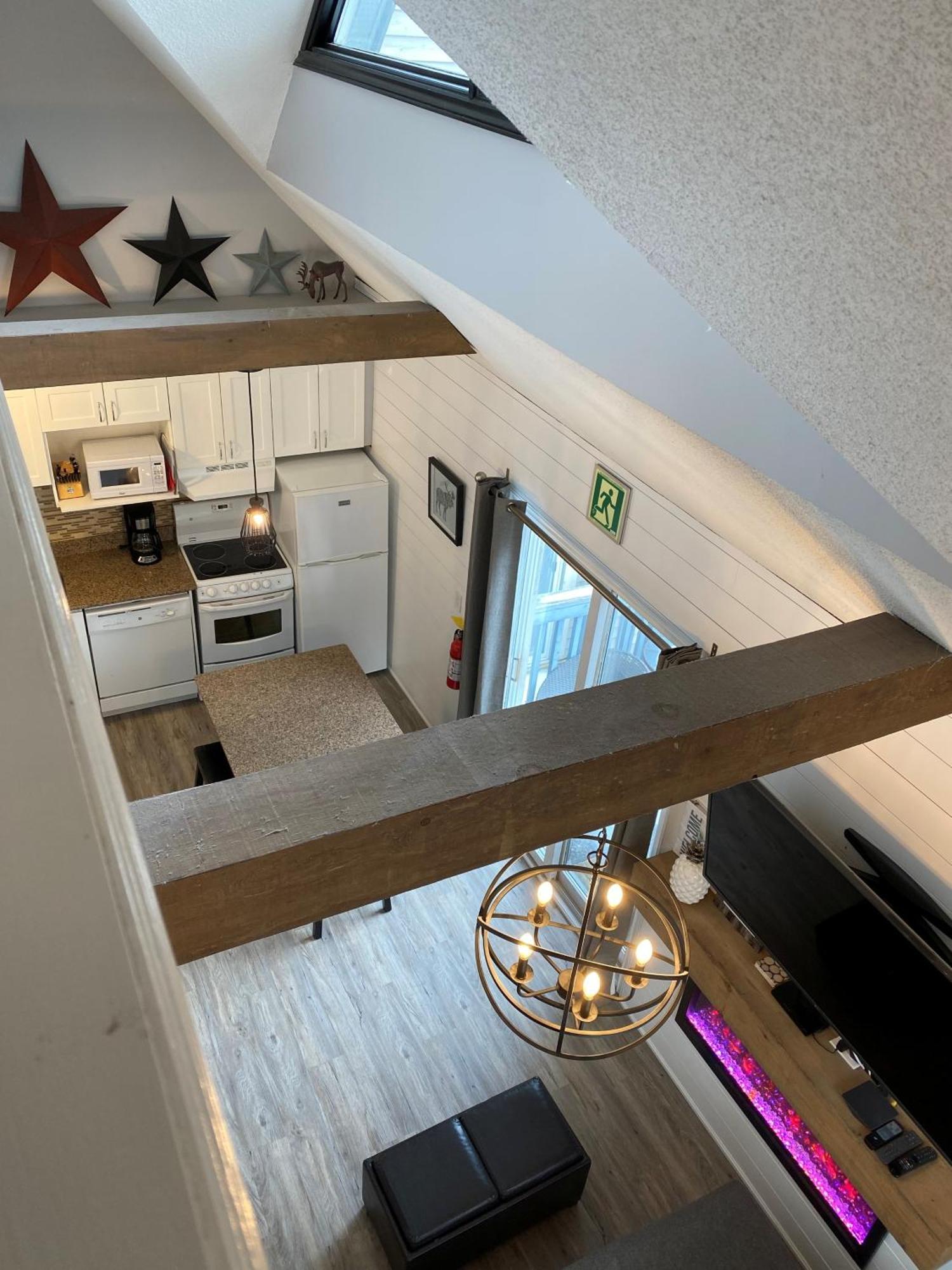Blue Mountain 2 Story Loft Apartment *