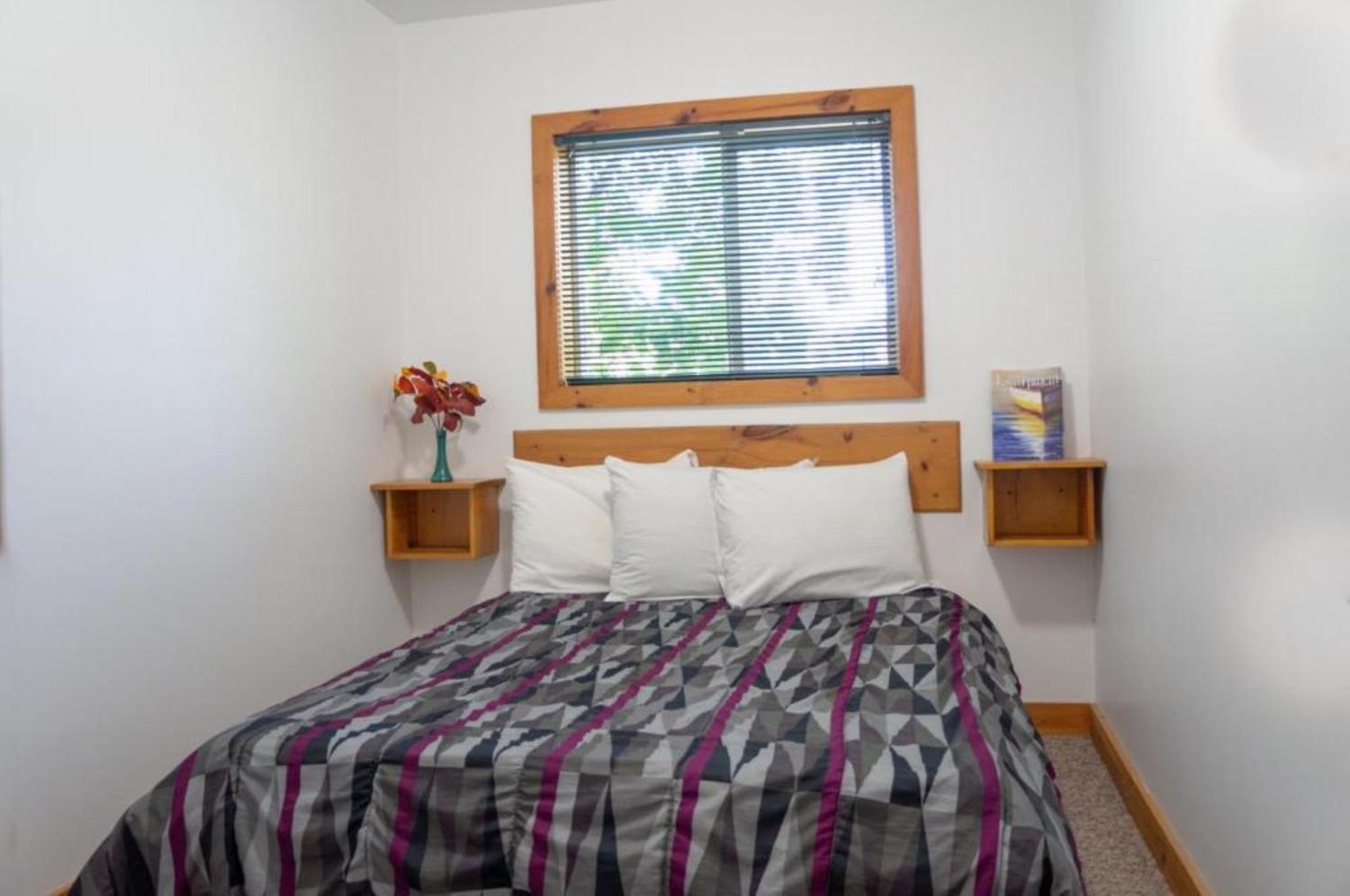 4 Bedroom Blue Mountain Near The Village, Private Access, Petfriendly Chalet Blue Mountains