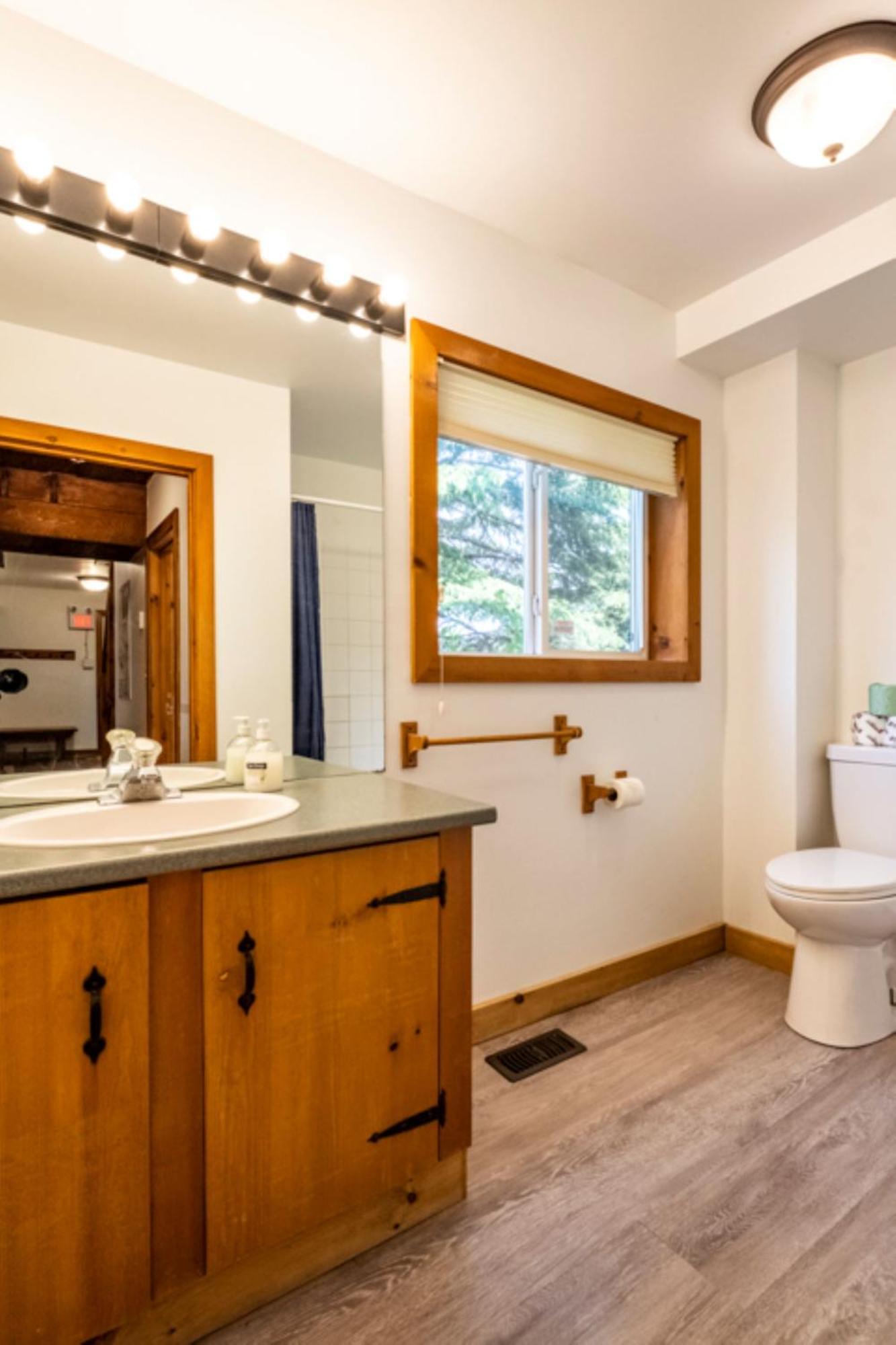 4 Bedroom Blue Mountain Near The Village, Private Access, Petfriendly Blue Mountains