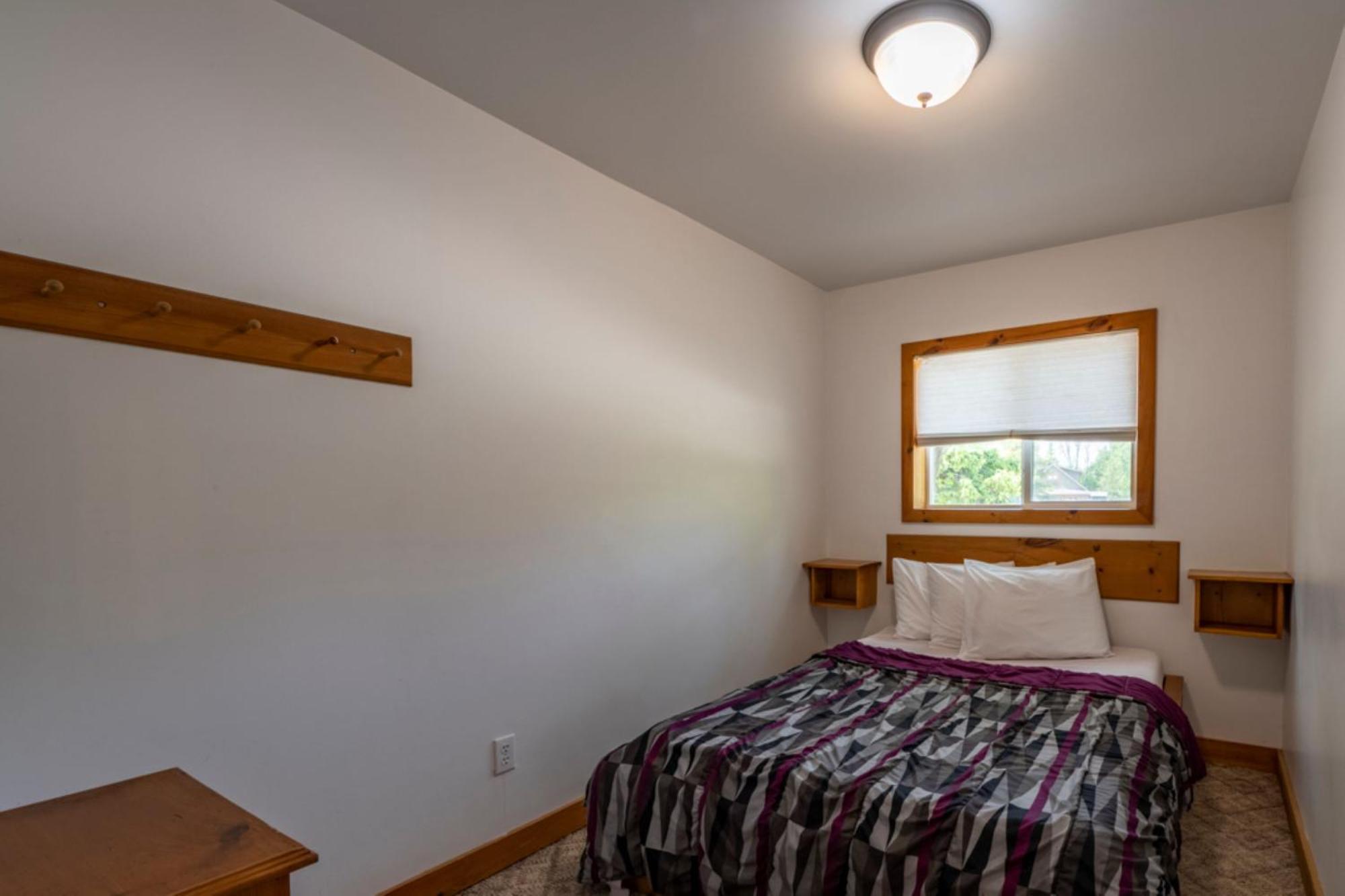 4 Bedroom Blue Mountain Near The Village, Private Access, Petfriendly Chalet *