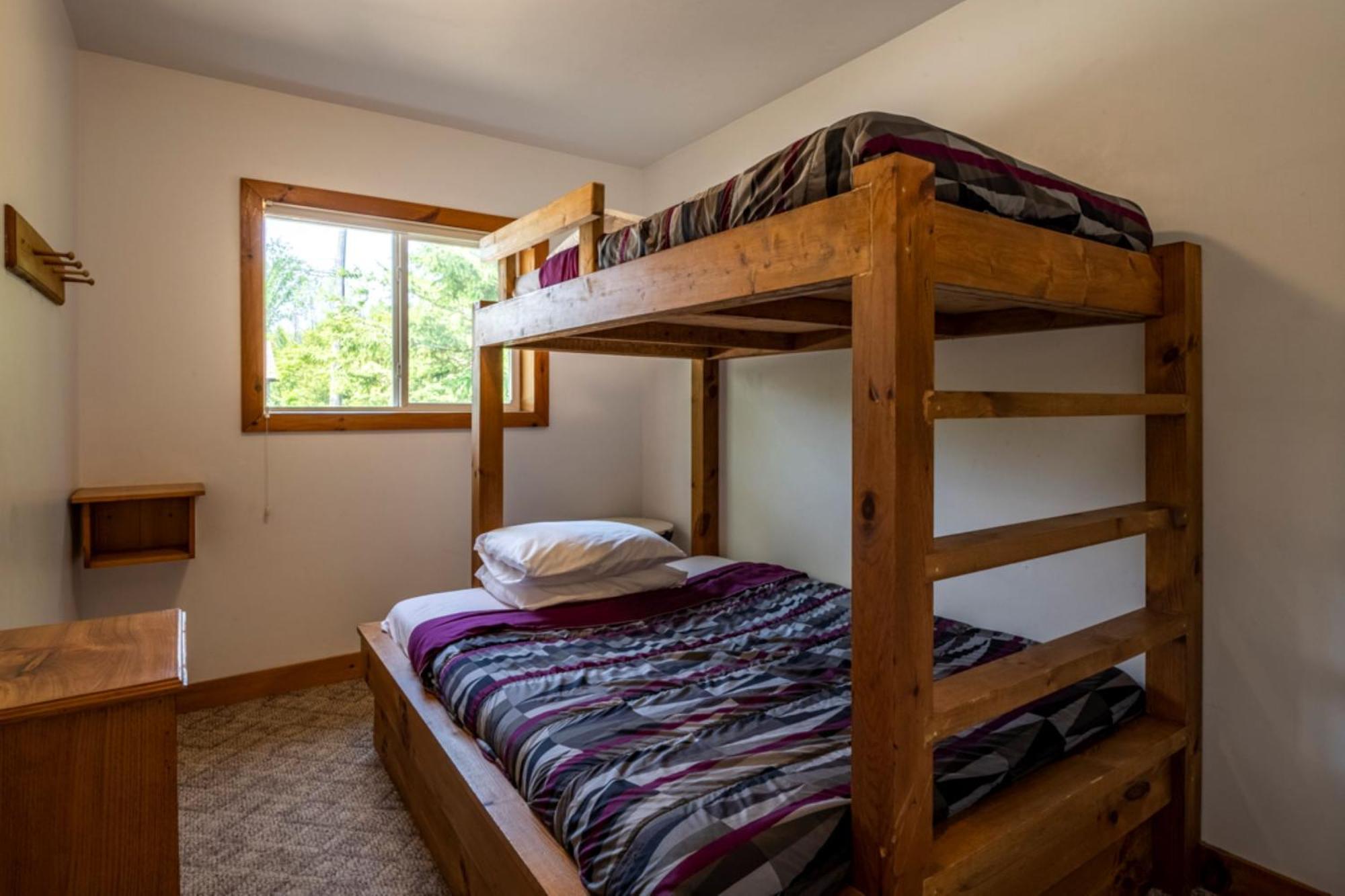 4 Bedroom Blue Mountain Near The Village, Private Access, Petfriendly * Blue Mountains