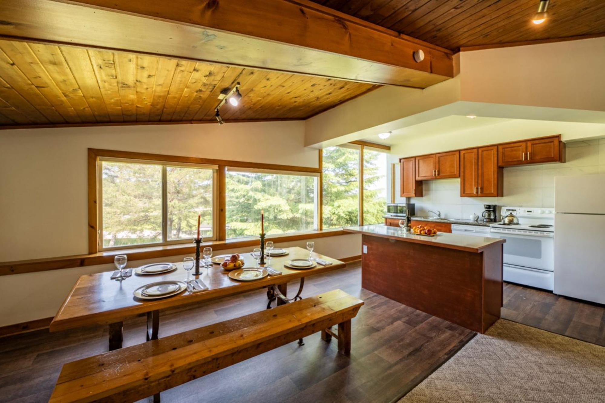 4 Bedroom Blue Mountain Near The Village, Private Access, Petfriendly *