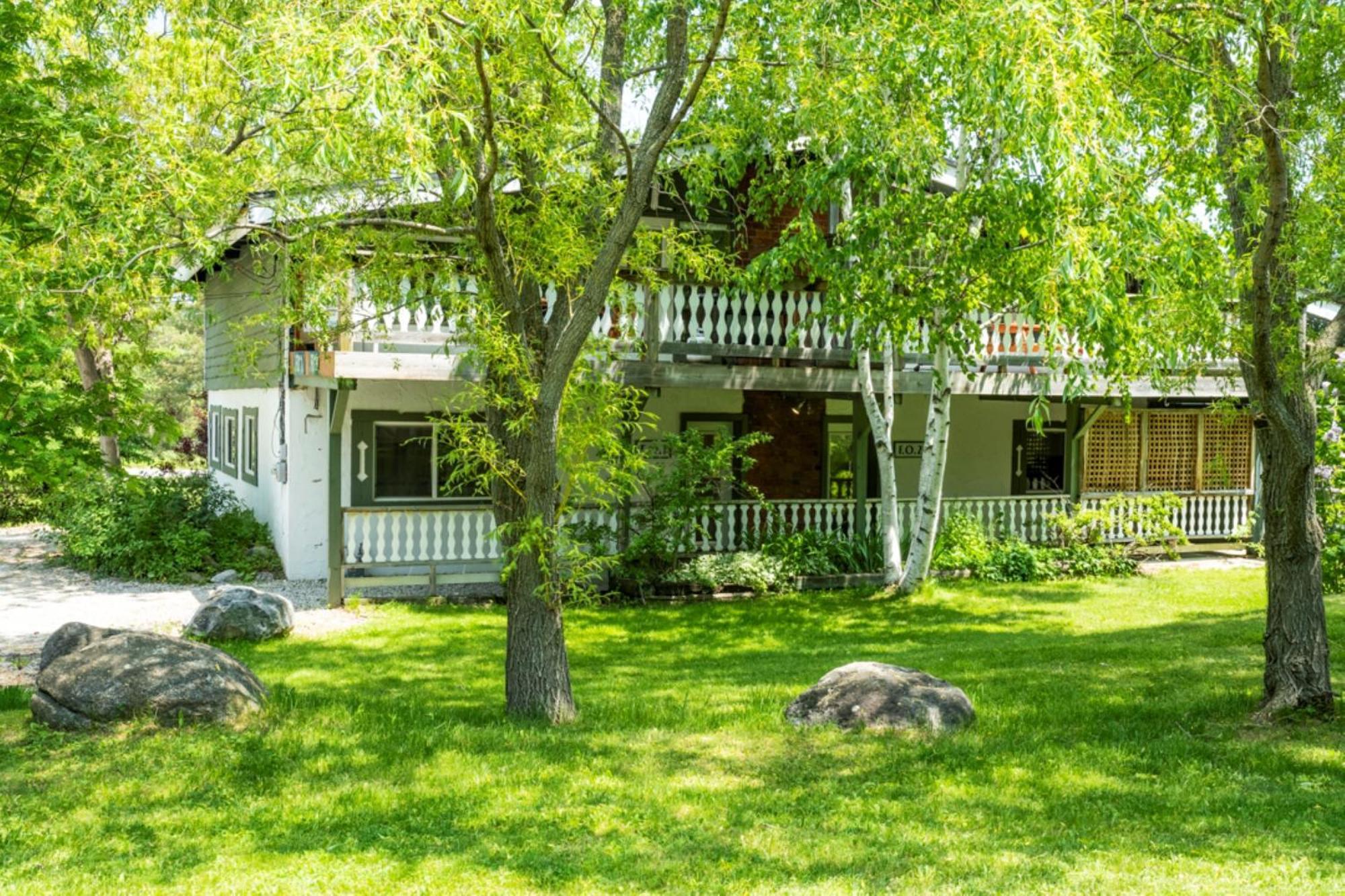 4 Bedroom Blue Mountain Near The Village, Private Access, Petfriendly