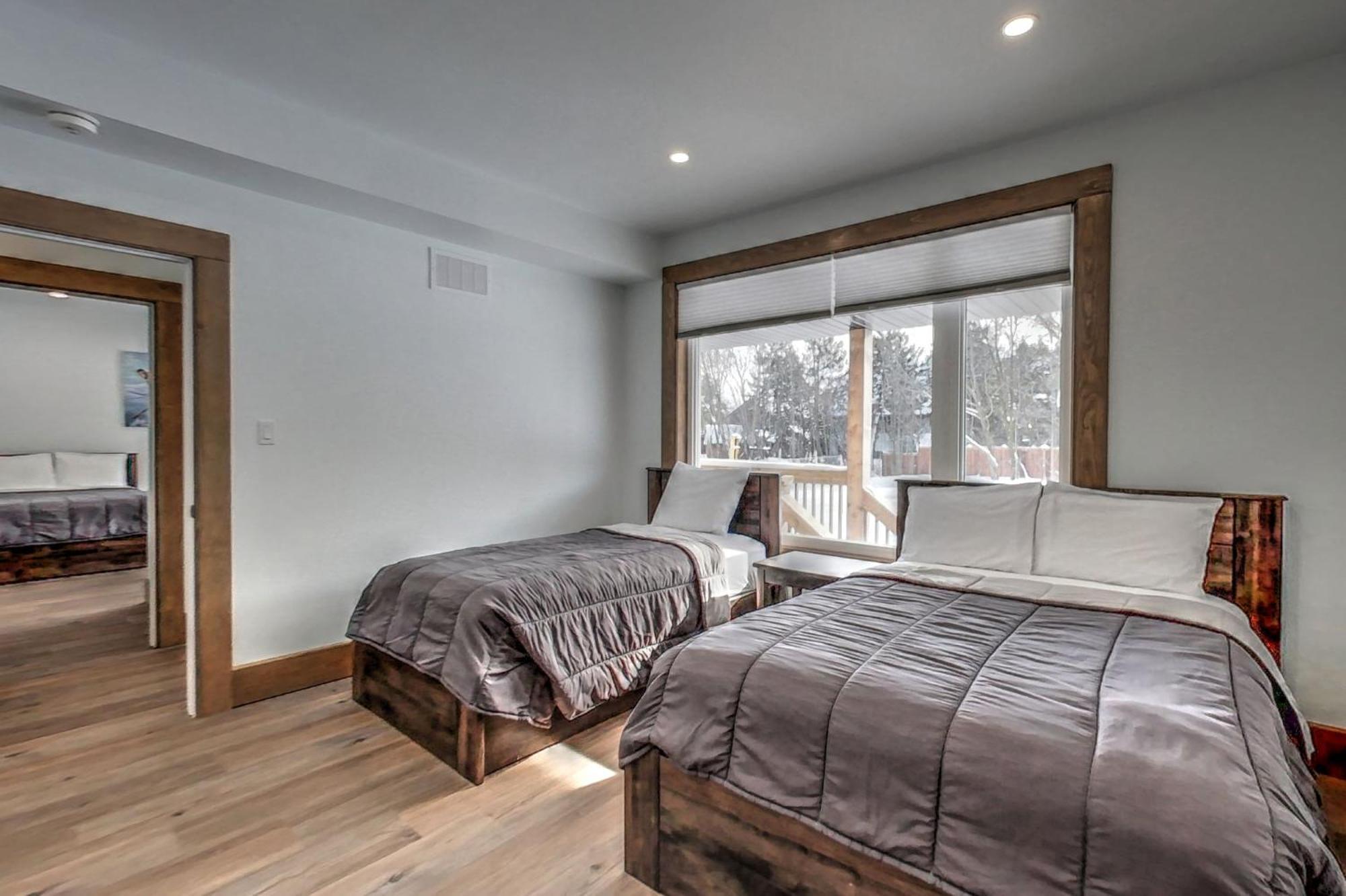Brand New Luxury At Blue Mountain Hills, Hot Tub, 7 Baths