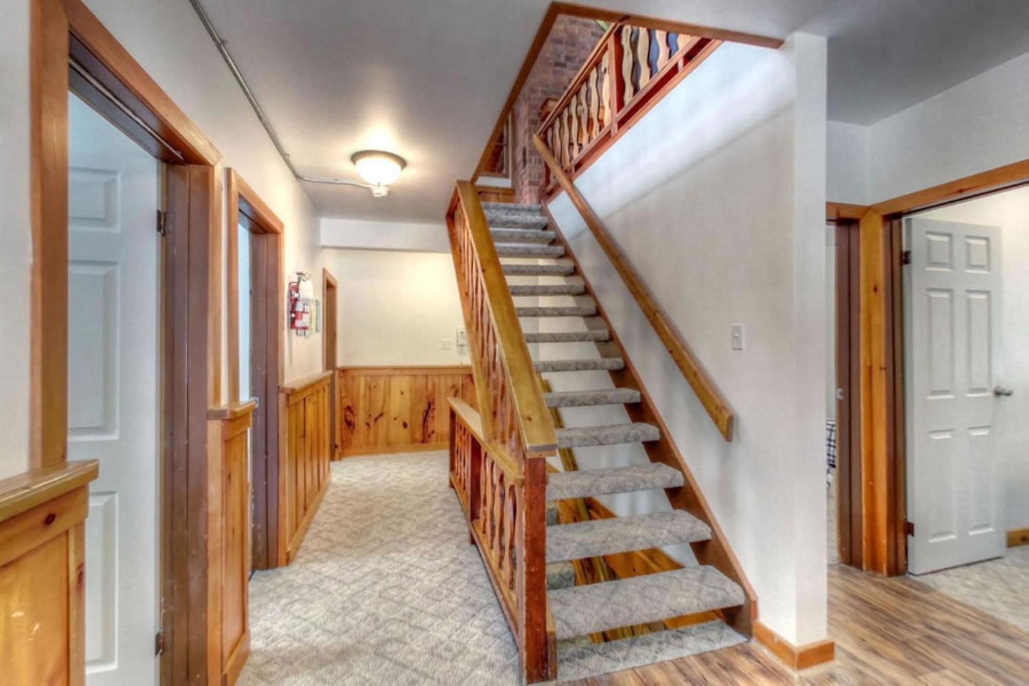 8 Bdrm Blue Mountain Cottage, Large Groups, Private Access, Hot Tub, Sauna, Ping Pong Table Perfect For Large Groups, Petfriendly Blue Mountains