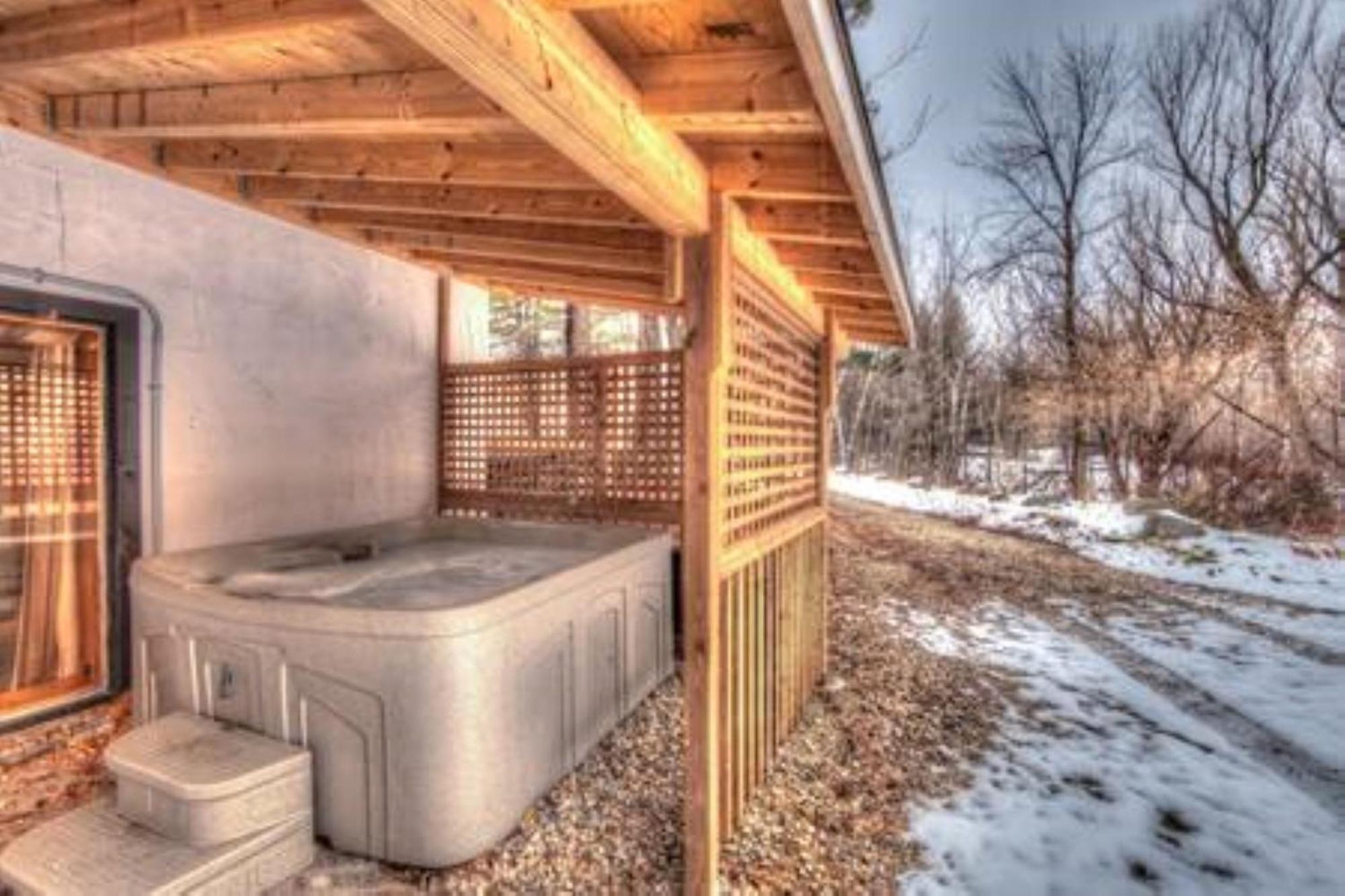8 Bdrm Blue Mountain Cottage, Large Groups, Private Access, Hot Tub, Sauna, Ping Pong Table Perfect For Large Groups, Petfriendly Chalet Blue Mountains