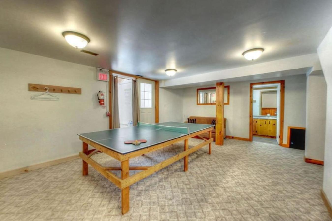 8 Bdrm Blue Mountain Cottage, Large Groups, Private Access, Hot Tub, Sauna, Ping Pong Table Perfect For Large Groups, Petfriendly * Blue Mountains