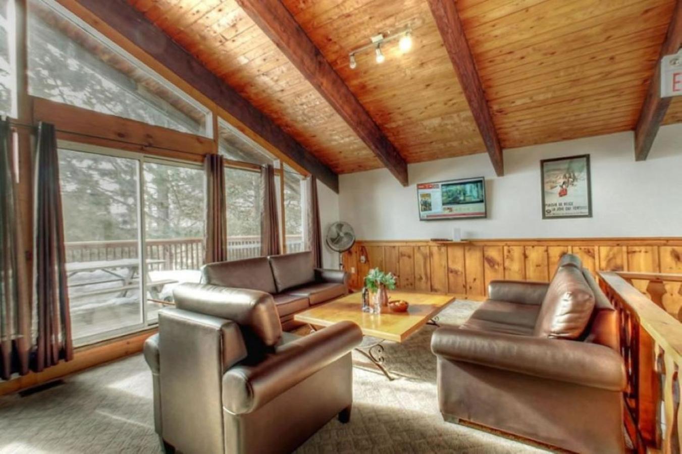 Chalet 8 Bdrm Blue Mountain Cottage, Large Groups, Private Access, Hot Tub, Sauna, Ping Pong Table Perfect For Large Groups, Petfriendly *