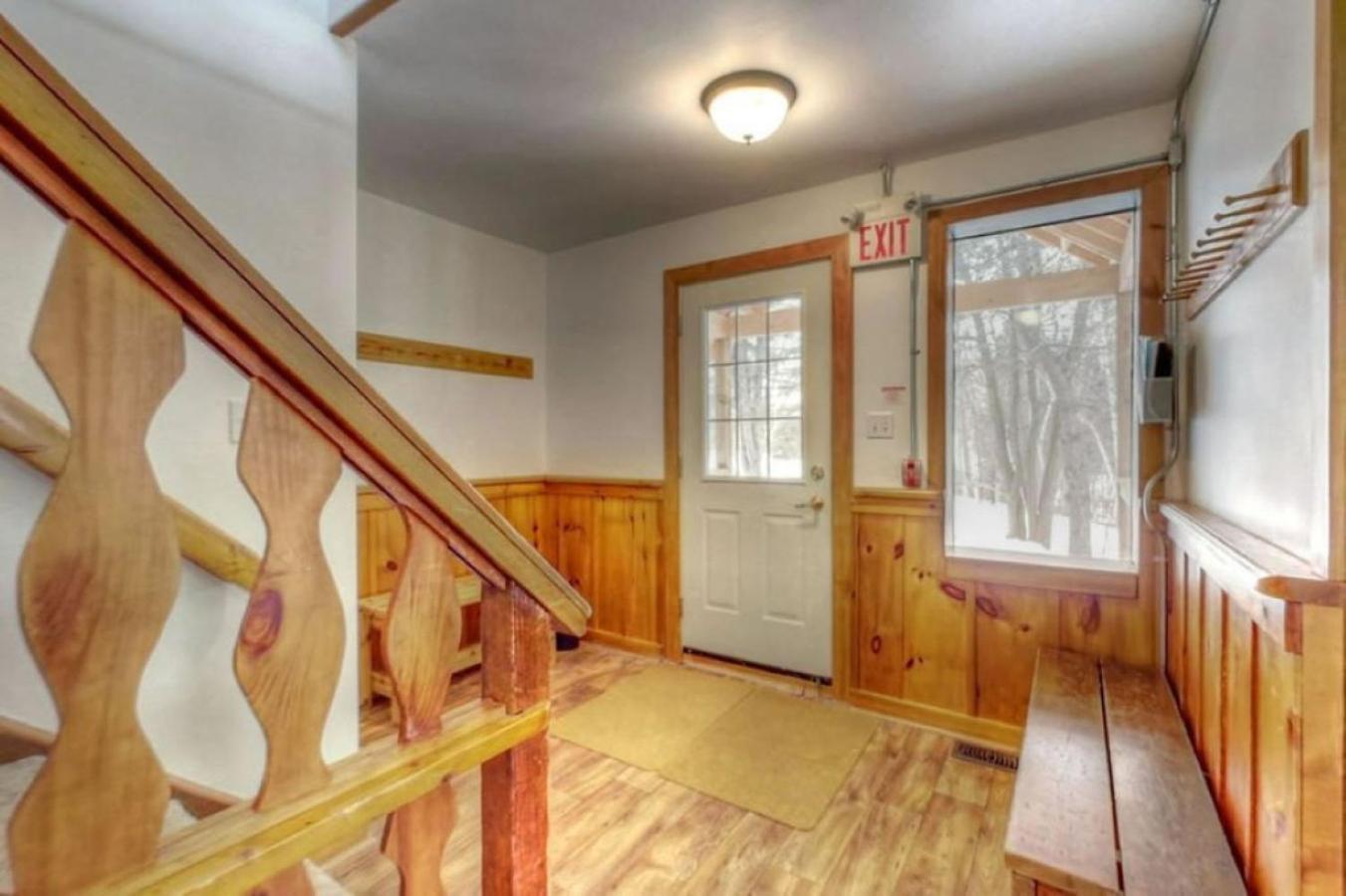8 Bdrm Blue Mountain Cottage, Large Groups, Private Access, Hot Tub, Sauna, Ping Pong Table Perfect For Large Groups, Petfriendly