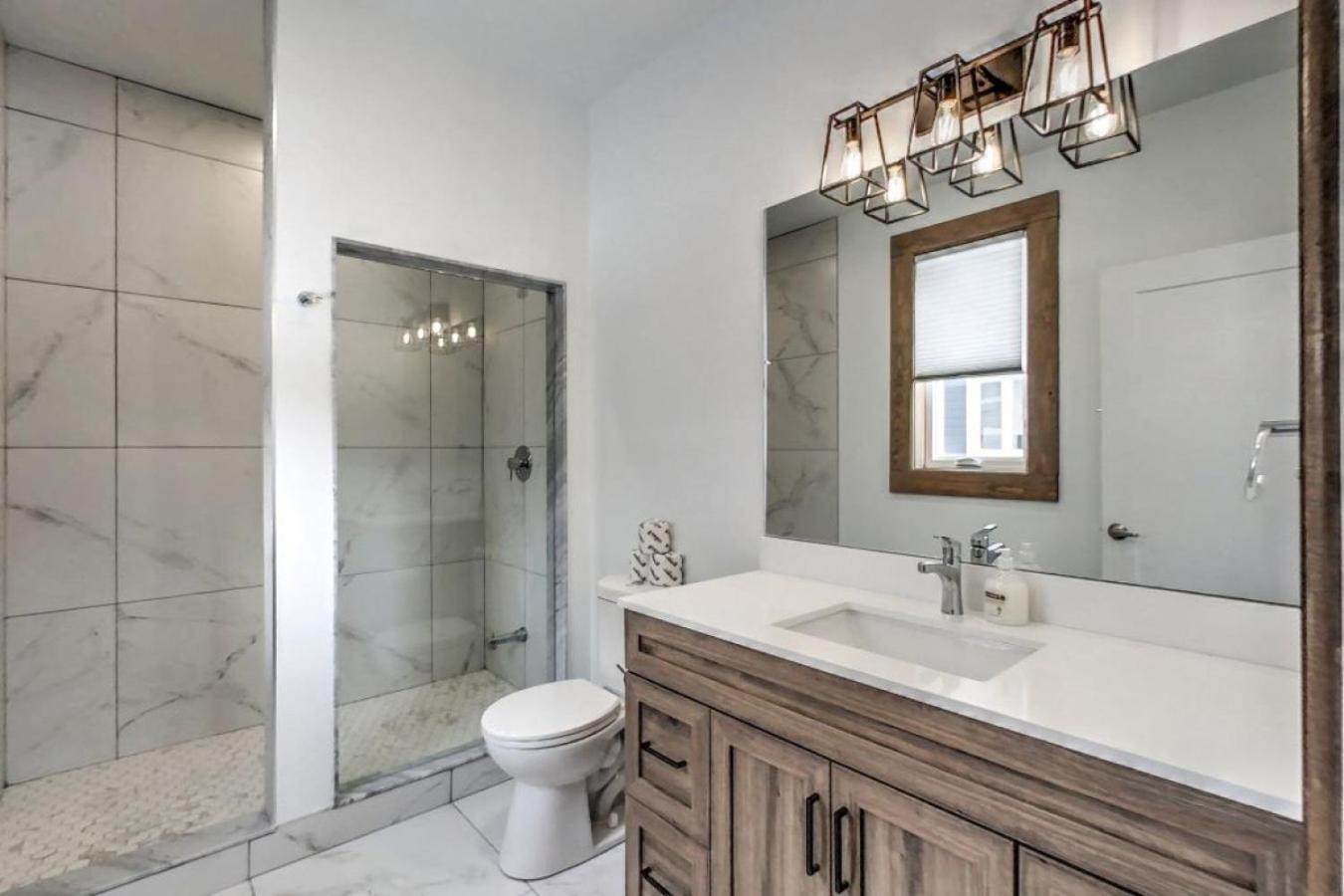 Brand New Luxury At Blue Mountain Hills, Hot Tub, 7 Baths Chalet