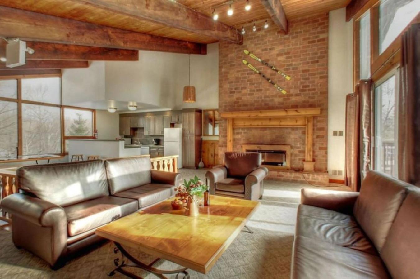8 Bdrm Blue Mountain Cottage, Large Groups, Private Access, Hot Tub, Sauna, Ping Pong Table Perfect For Large Groups, Petfriendly Chalet Blue Mountains