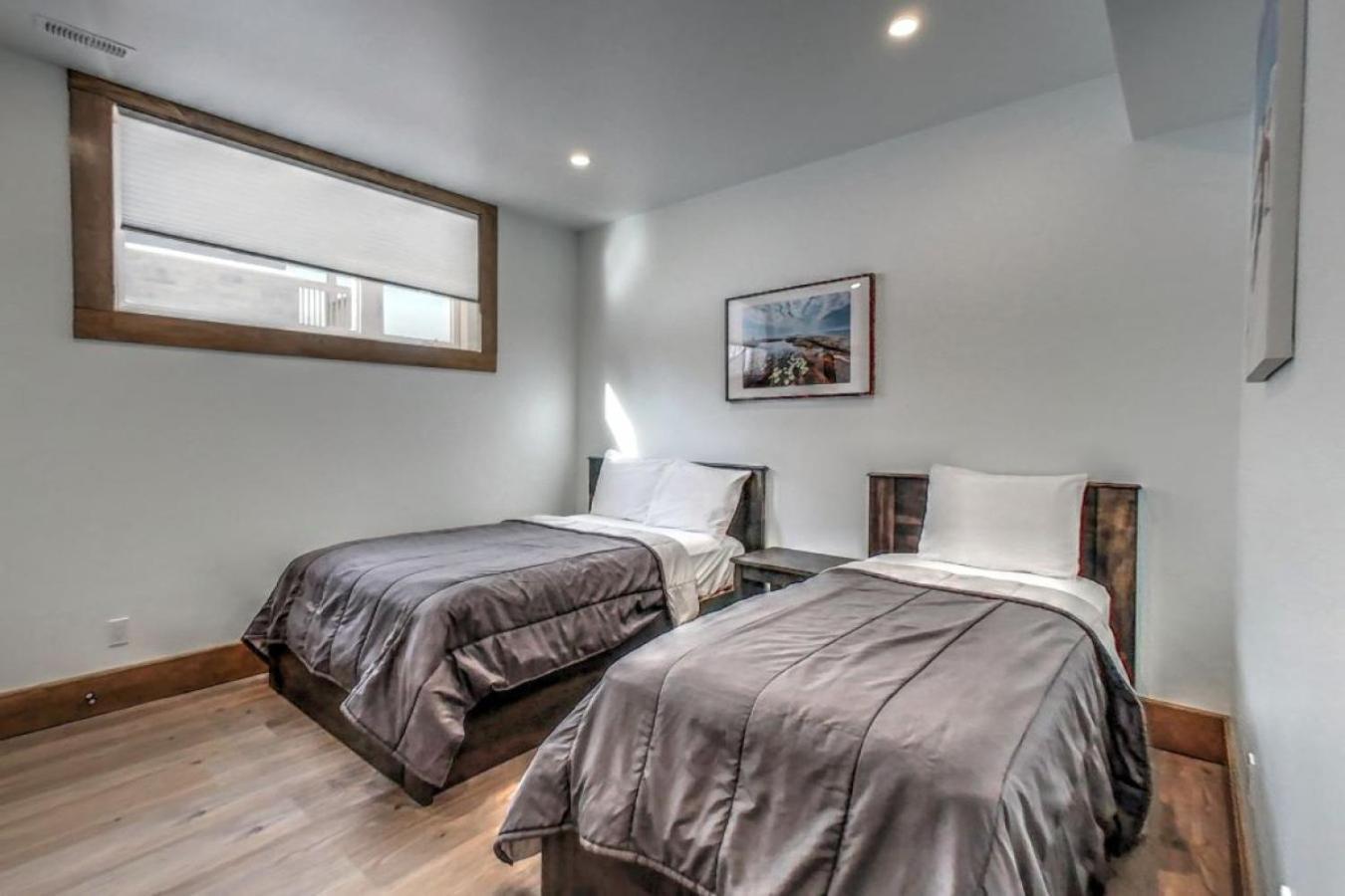 Chalet Brand New Luxury At Blue Mountain Hills, Hot Tub, 7 Baths