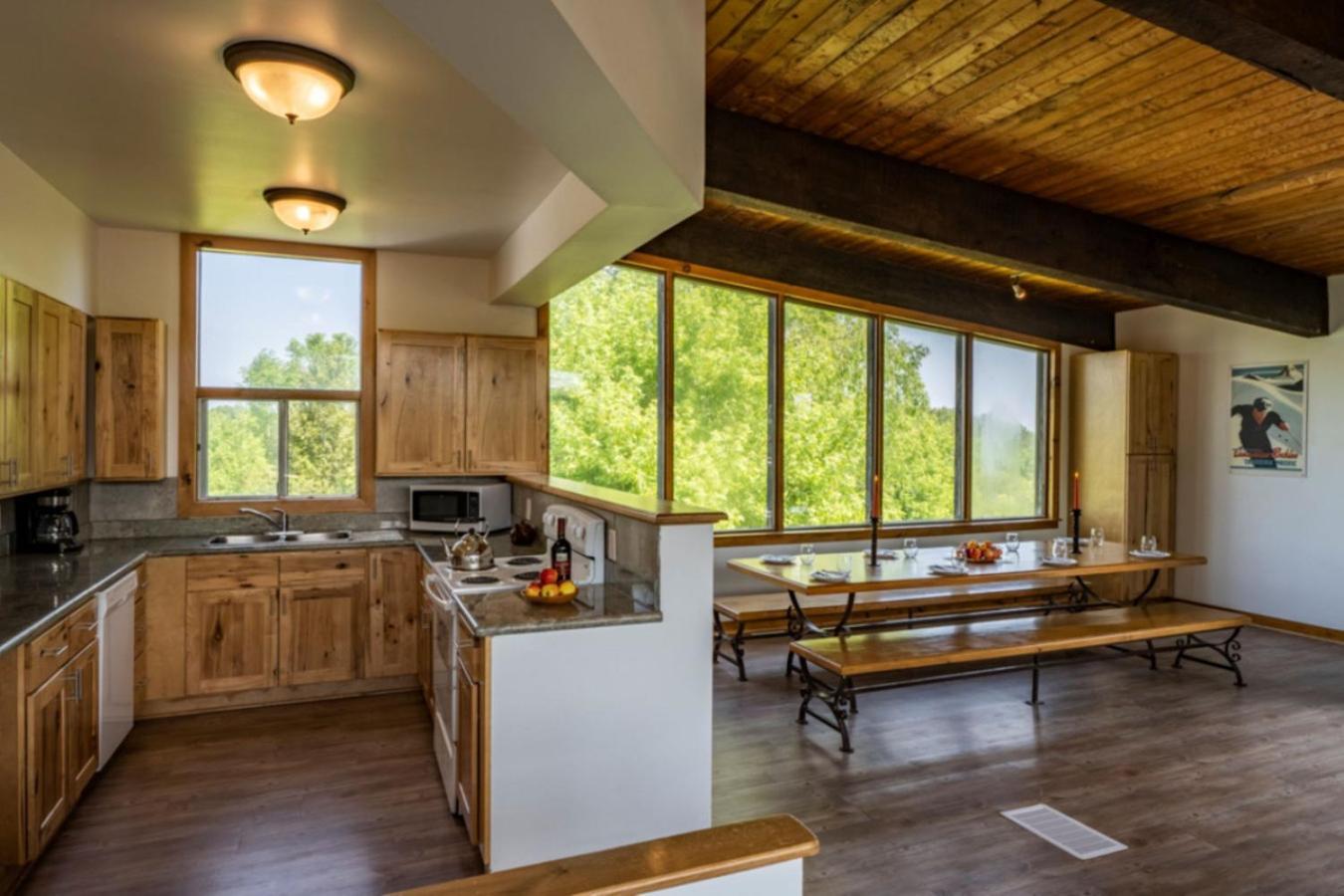 Chalet 6 Bdrm At Blue Mountain, Private Access, Hot Tub, Sauna, Bbq, Petfriendly