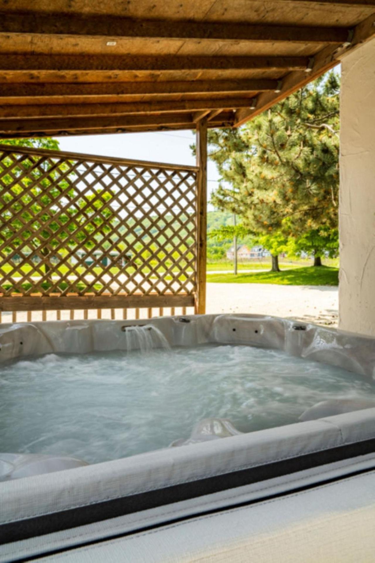 6 Bdrm At Blue Mountain, Private Access, Hot Tub, Sauna, Bbq, Petfriendly Chalet Blue Mountains